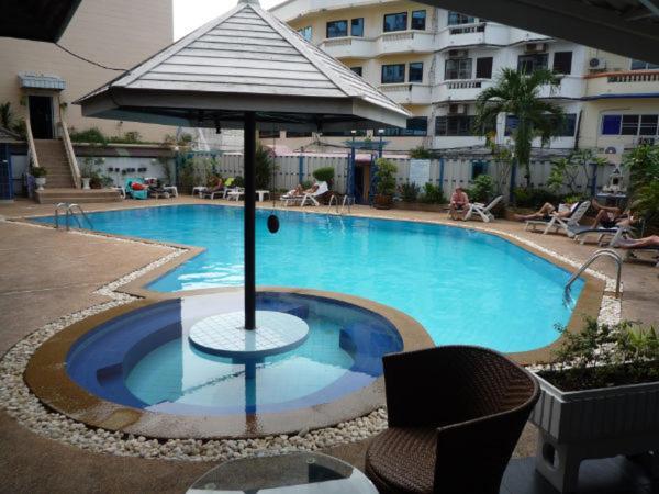 Marina Inn Pattaya Extérieur photo